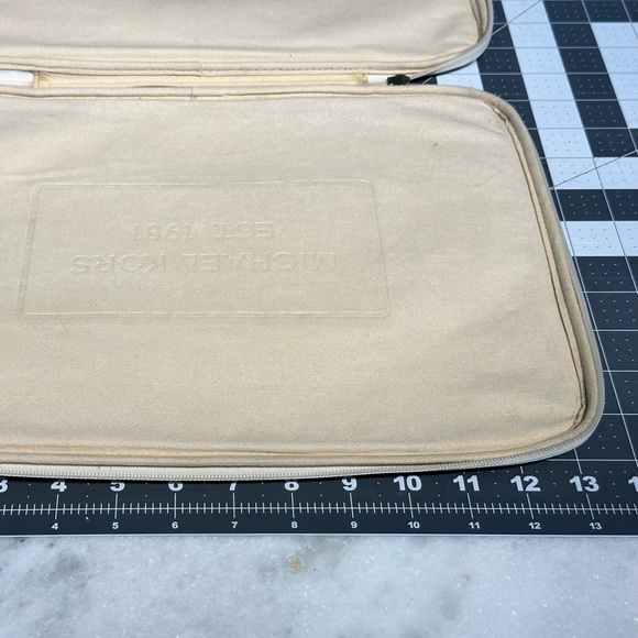 Michael Kors Laptop Case - Picture 14 of 14